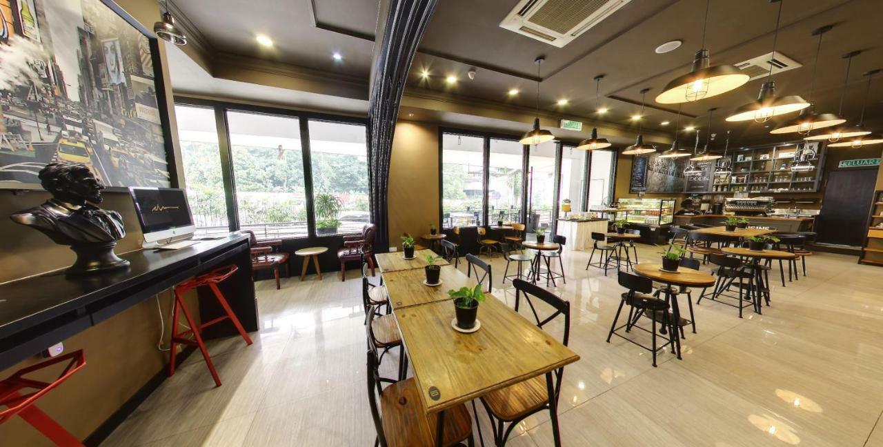 Manhattan Business Hotel Damansara Perdana Petaling Jaya Exterior photo